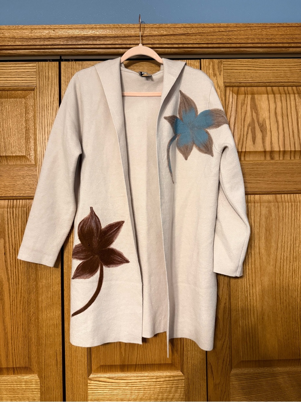 Women’s Cream Open-Front Floral Detail Sweater Coat